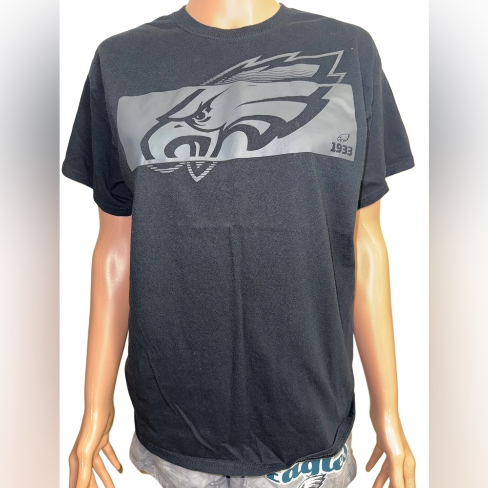 NFL Philadelphia Eagles Black Graphic T-Shirt NFL Football Fan Tee